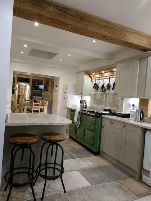 Big Fireplace Aga Hot Tub Wet Room Barn Garage Llanelli Exteriör bild