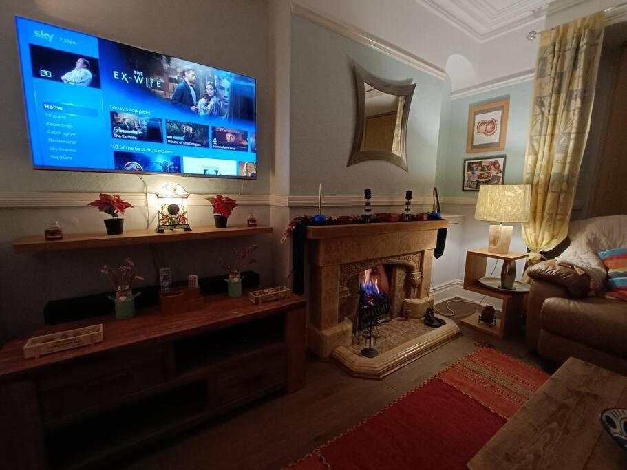 Big Fireplace Aga Hot Tub Wet Room Barn Garage Llanelli Exteriör bild